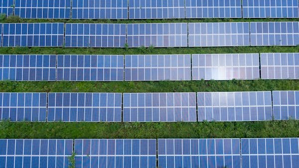 Installateur panneau solaire avec batterie : économisez jusqu'à 90 %